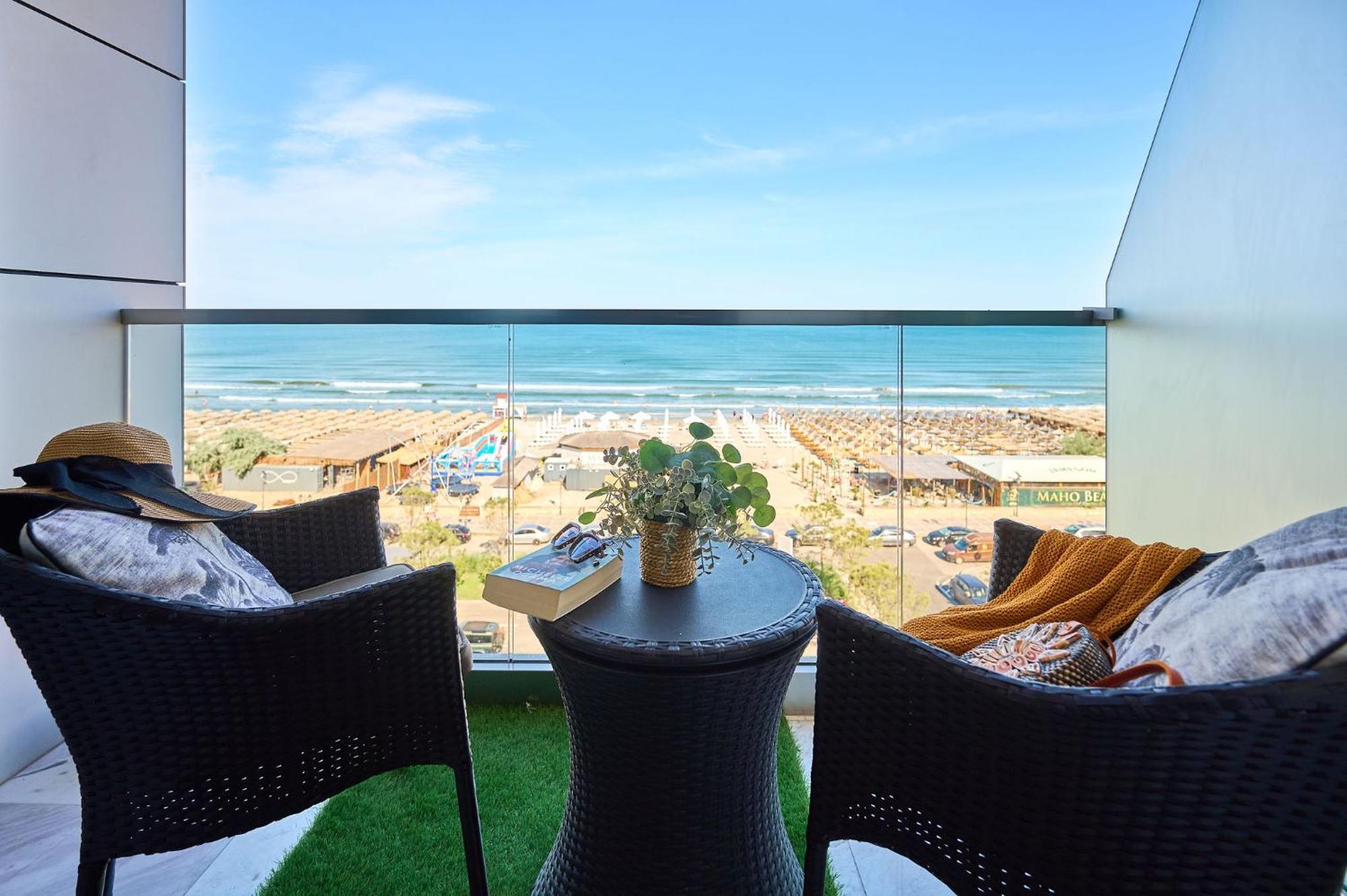Alma Apartment In Infinity Beach Resort - Parking Mamaia Kültér fotó