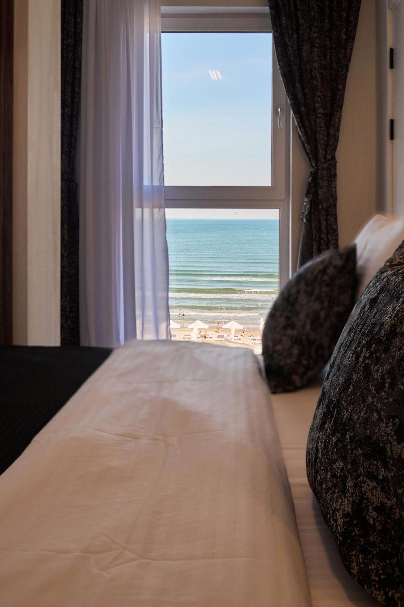 Alma Apartment In Infinity Beach Resort - Parking Mamaia Kültér fotó