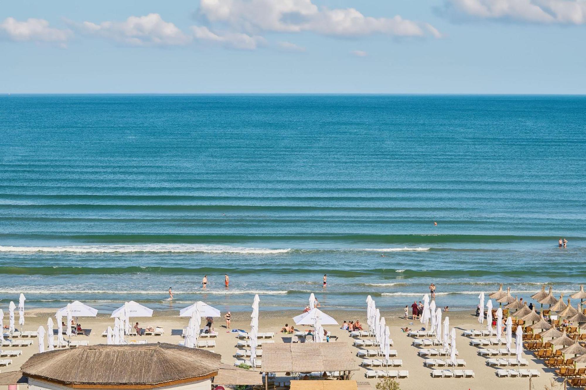 Alma Apartment In Infinity Beach Resort - Parking Mamaia Kültér fotó