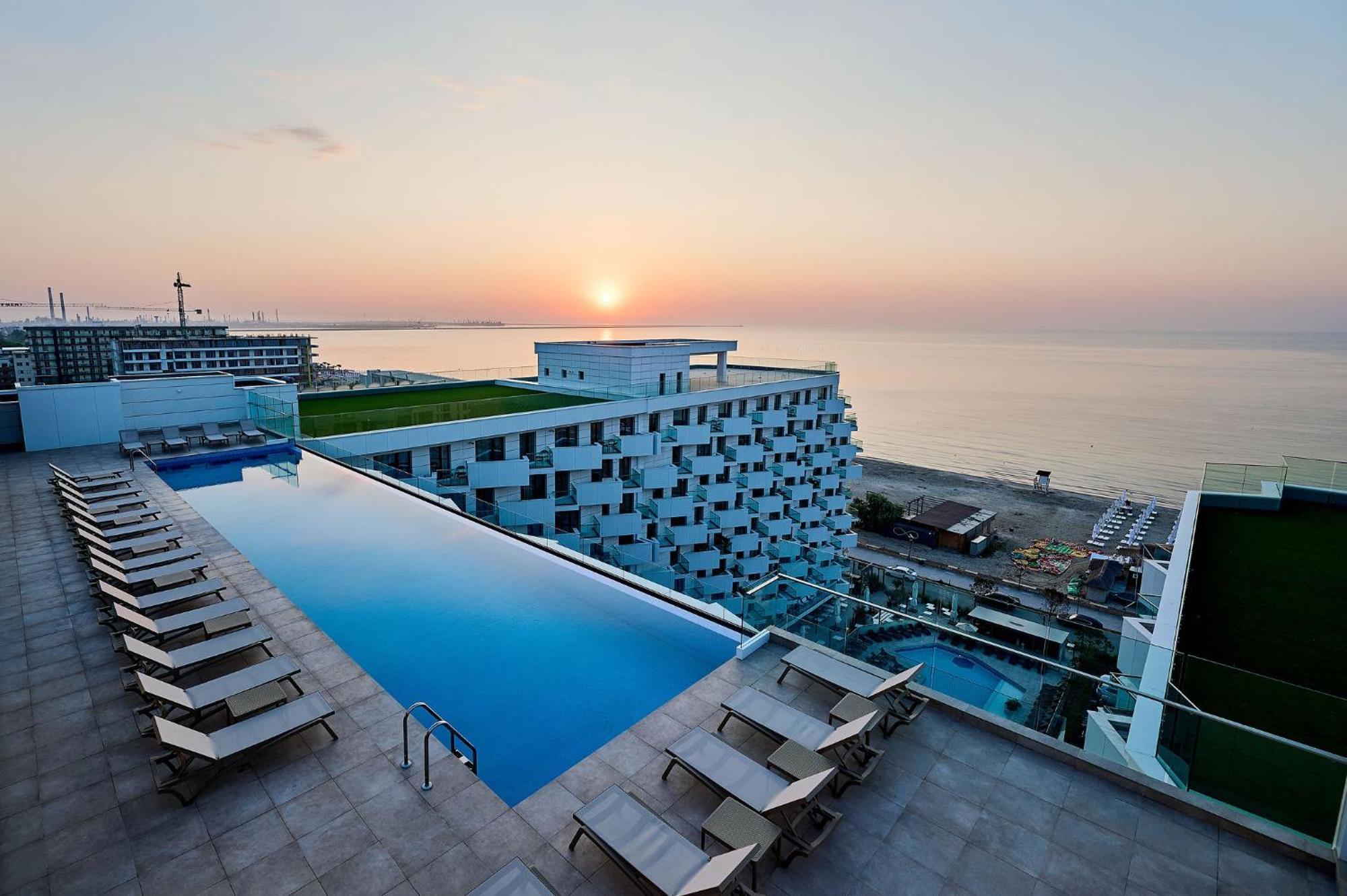 Alma Apartment In Infinity Beach Resort - Parking Mamaia Kültér fotó