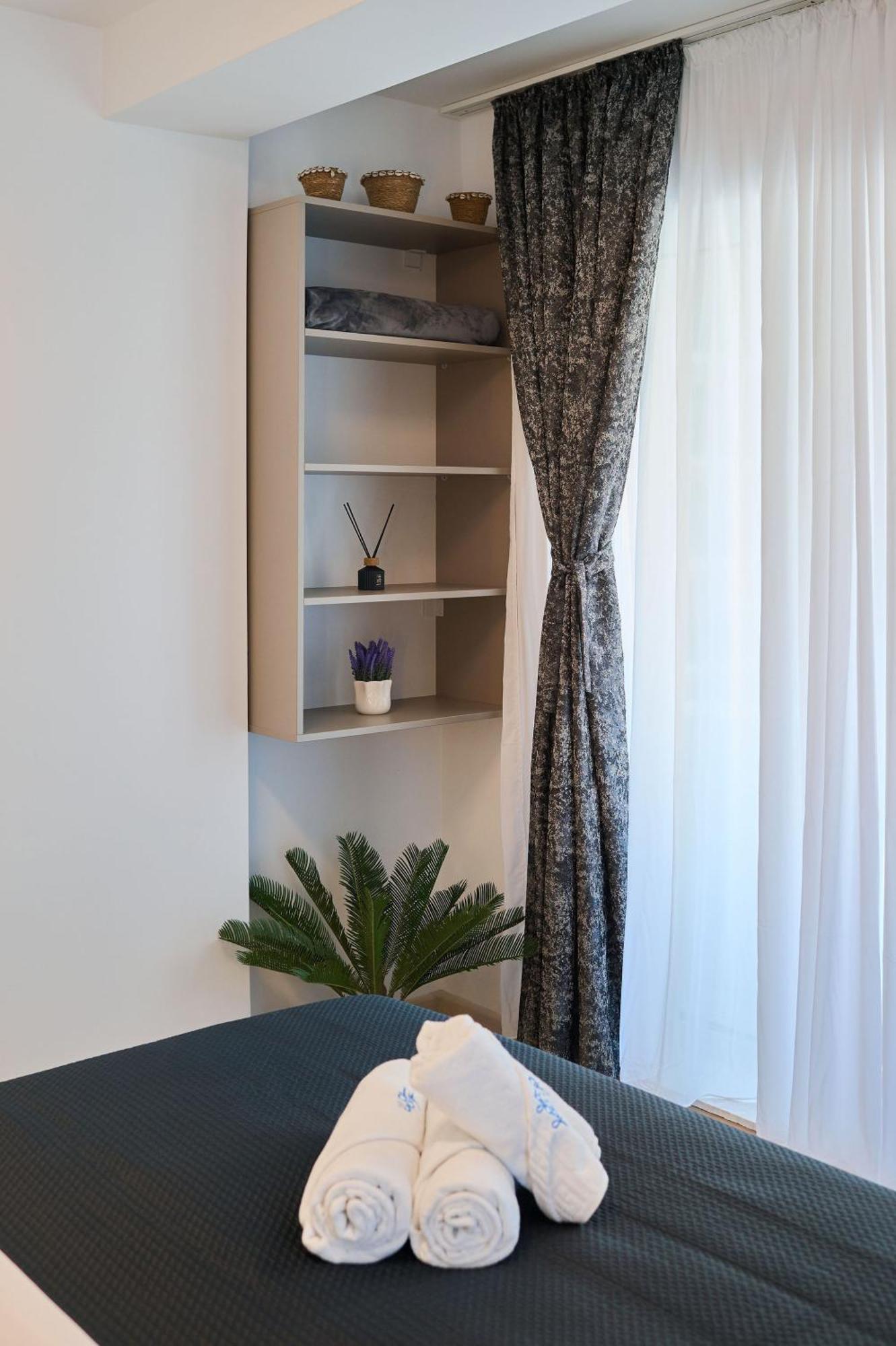 Alma Apartment In Infinity Beach Resort - Parking Mamaia Kültér fotó
