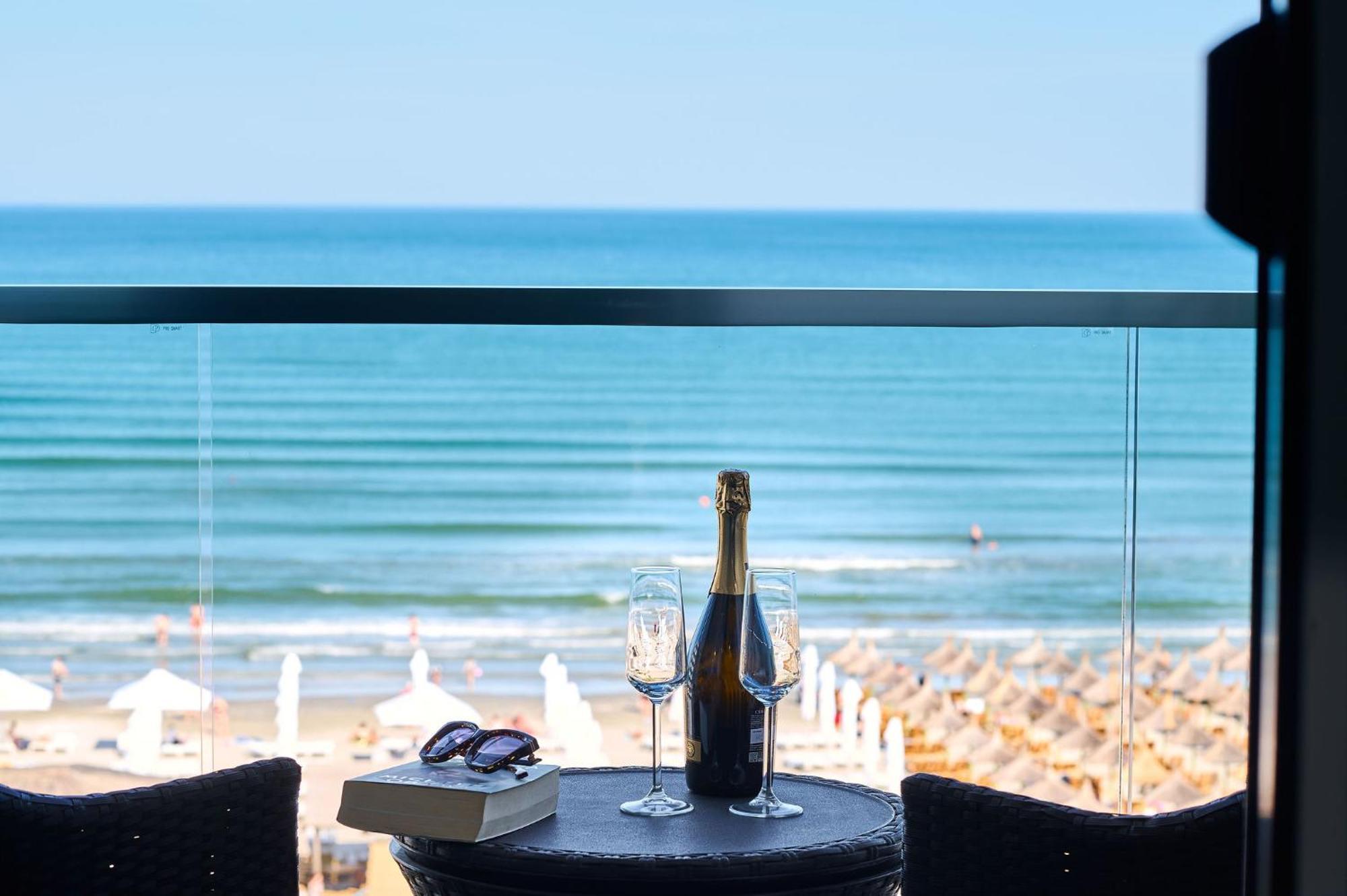 Alma Apartment In Infinity Beach Resort - Parking Mamaia Kültér fotó