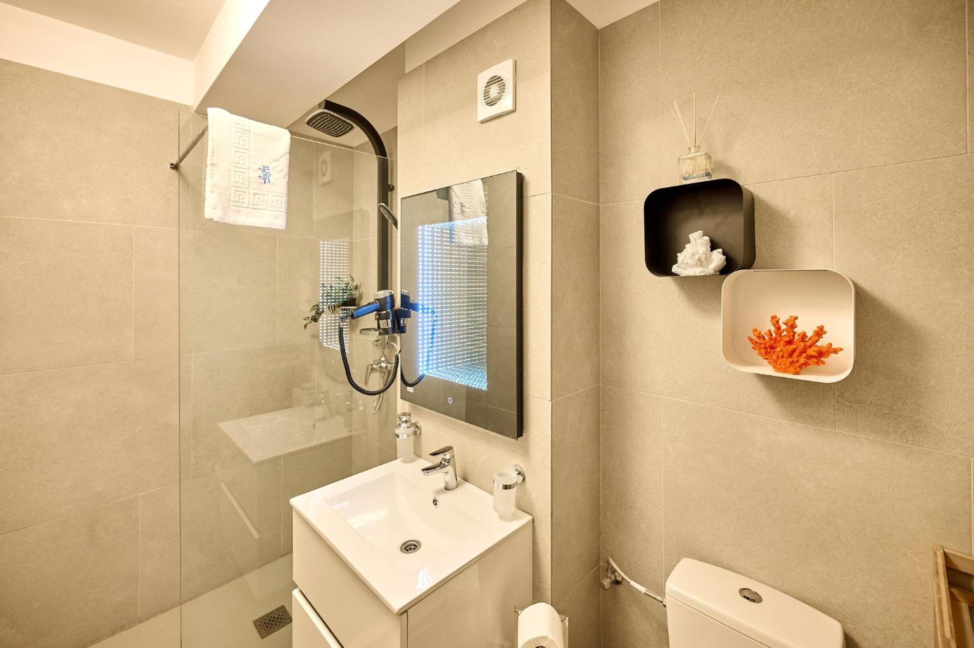 Alma Apartment In Infinity Beach Resort - Parking Mamaia Kültér fotó